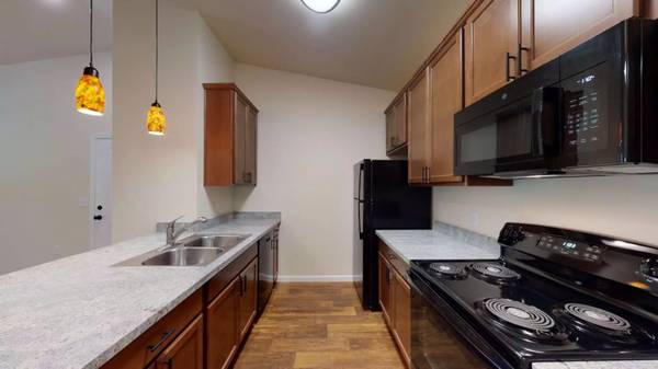 $1,970 / 2br - 933ft2 - B335vaulted ceilings, carport and new carpet! & FREE rent to Nov 1st (Leavenworth)63845968623489120