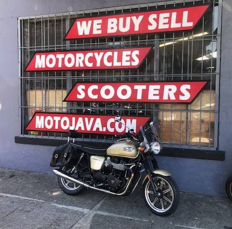 2013 TRIUMP BONNEVILLE "SE" LOW SEAT  W/EXTRAS LOW MILES