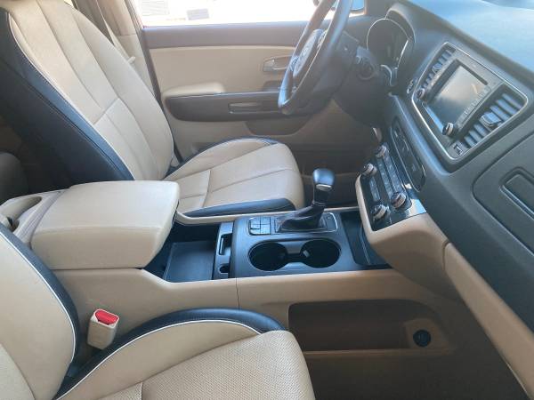 Furgoneta Kia Sedona LX 2017 _Cuero - $12,499 (santa rosa)63654703604225122