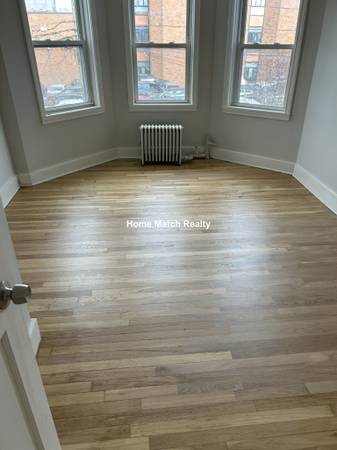 Everett 3 Bed/1 Bath | Renovated | Near Broadway Bus Lines 1