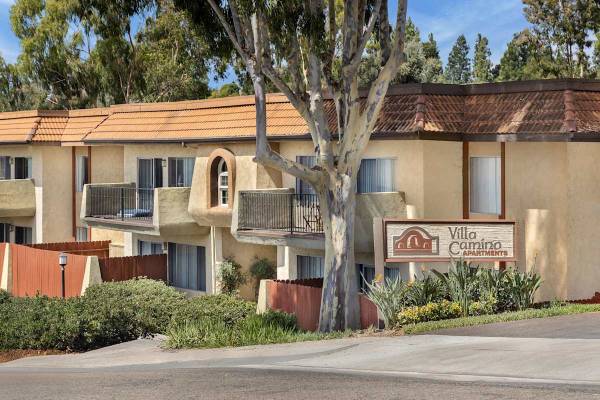 $2,425 / 1br - 882ft2 - Private Patio or Balcony, Business Center, Spacious Closets (2051 Geneva St, Oceanside, CA)63998604728706123