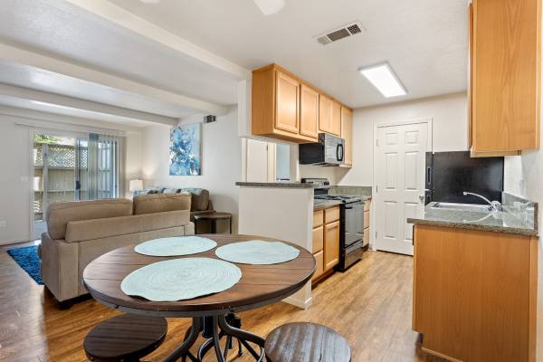 $1,859 / 2br - 838ft2 - Remodeled 2 Bedroom/2 Bath,  Pet Friendly😍🐶🏠 (Modesto)63970306474754123