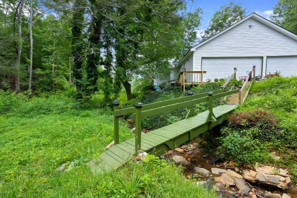$295,000 / 2br - 1121ft2 - 524 Clear Creek Road (Burnsville)64029212614274124