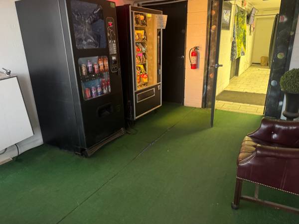 $2,400 / 2000ft2 - Frontage Retail Space on 15th Street (Tulsa)63982125483395122
