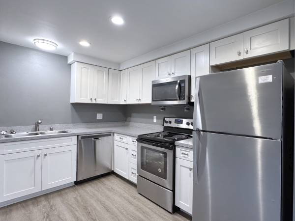 $1,625 / 1br - 696ft2 - Top Floor 1 BD | Cat-Friendly | Extra Storage | Washer/Dryer in Unit!! (Bellingham)63509650212099122