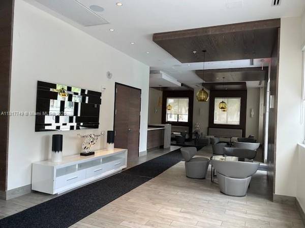 $3,200 / 1br - 762ft2 - Charming 1bd Condo Overlooking Brickell (Brickell)64051004139906123