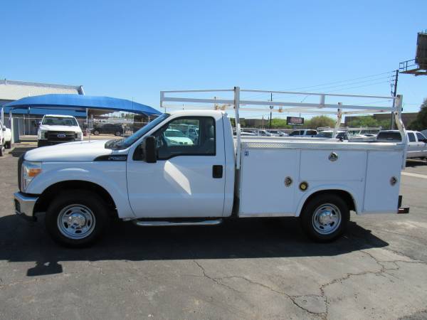 Camioneta de servicio Ford F250 Regular Cab 2013 con carrocería utilitaria de trabajo - $18,900 (22202 N 19th Ave Phoenix Az 85027)63490572509057121