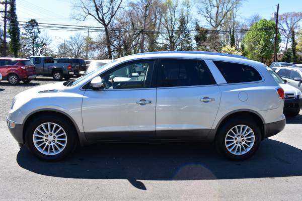 2011 BUICK ENCLAVE CX WITH 3RD ROW SEATING AND 142,000 MILES - $7,500 (Greensboro 4206 United ST)63502490962817121