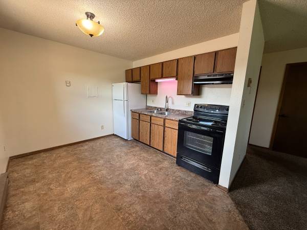 $795 / 2br - 650ft2 - 🌟 2BR/1BA Upper Unit – Cat Friendly – $795/mo – Available NOW (Eau Claire, WI)63845958979969120