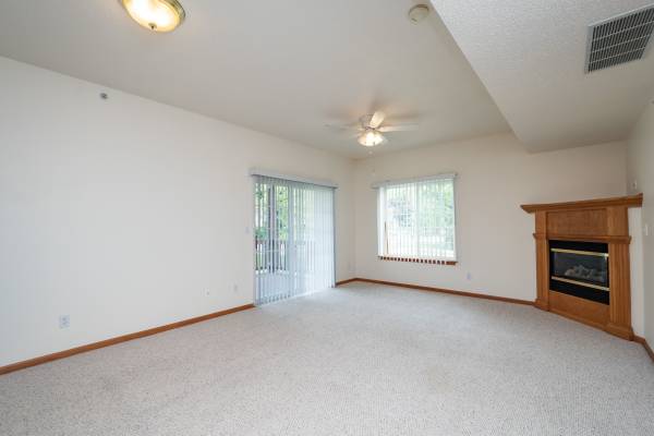 $1,240 / 1br - 725ft2 - Available 10/10! 1 BR, 1 Bath Condo at Autumn Ridge in Coralville! (420 5th St #11, Coralville, IA)63897405320451120