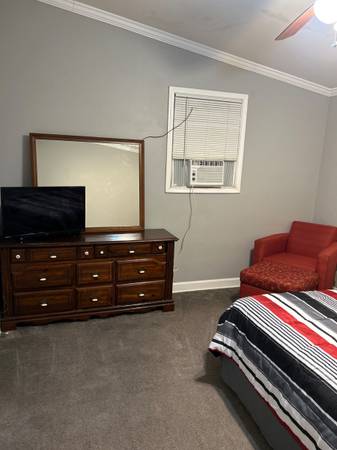 $250 / 1br - Looking for Clean, Mature, and Responsible FEMALE Guest! (Decatur)63964124544131122