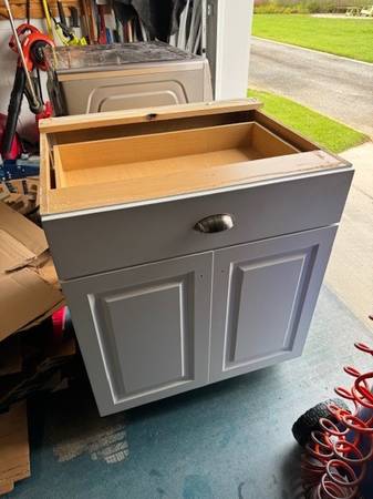 30 inch base cabinet with drawer $50 1