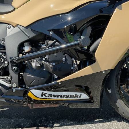 2025 Kawasaki Ninja ZX-6R KRT Edition Horizontal In-line 636