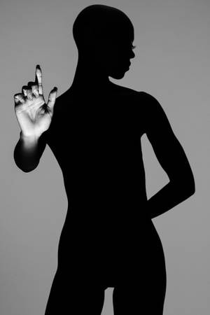 Trabajo con figuras iluminadas dramáticamente63410114608259121
