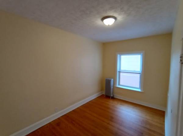 $900 / 1br - 850ft2 - Luminous 1 Bedroom / 1 Bathroom Apartment with Wood Floors – $900/m (Chicago)64041809255043124