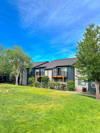 $1,675 / 2br - 870ft2 - #154 - FREE 1st month rent! - Spacious 2nd floor with Washer and Dryer (BEAVERTON)63956646532098121