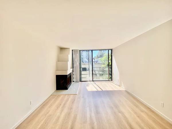$1,150 / 1br - Remodeled & Spacious 1BD in Adams Point – Parking Included63687423136129122