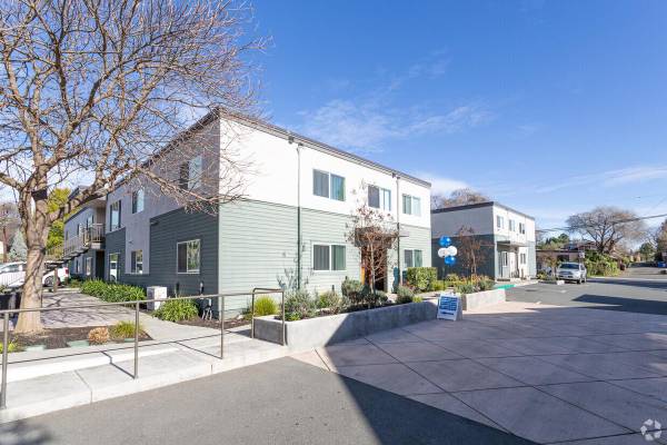 $1,988 / 1br - 504ft2 - Rare Opportunity, 1 BR/1 BA Townhome with Individual Locking Bedro (Near Benicia Waterfront and a short walk to vibrant dow)63671991819009122