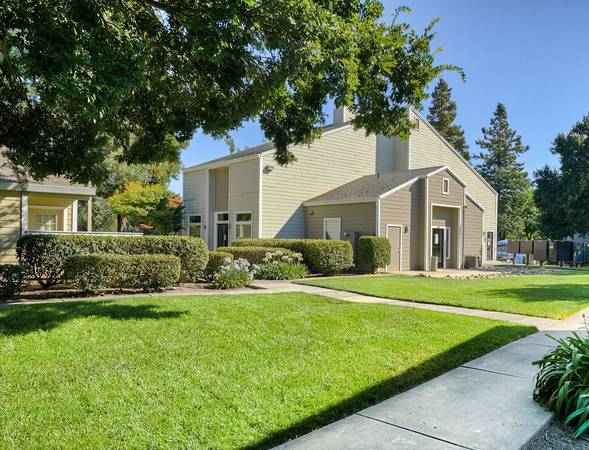 $1,630 / 2br - Enjoy Access to Pools, a Spa, & a Gym with This 2x1 Apartment! (Sacramento)63961339053570123