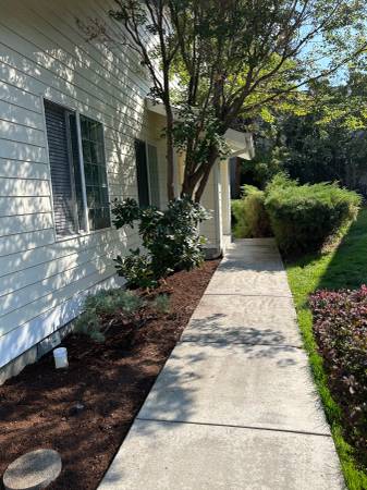 $2,395 / 2br - 1144ft2 - Fantastic Location! 2BD/2Bth Single Level Duplex * 55+ Community (Bend @ Pilot Butte State Park)63839295086723124