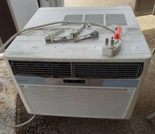 FRIGIDAIRE air conditioner with heat 1