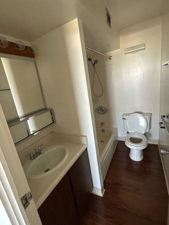 $3,400 / 3br - 940ft2 - 3bed 2 bath 2 parking lot laundry inside (Honolulu)63939664626435123