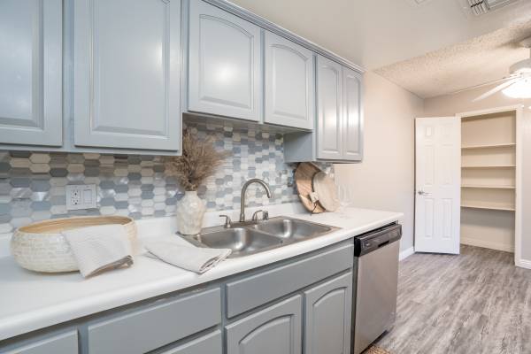 $1,674 / 2br - 1040ft2 - ¡UN MES GRATIS! ¡¡¡¡2 X 1.5 CASAS ADOSADAS!!!! (FRESNO)63872987928193121