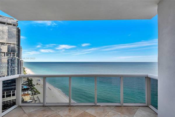 $200 / 1br - 1200ft2 - Ático - Torre ultralujosa frente al mar para compartir (Sunny Isles Beach)63825134203265124