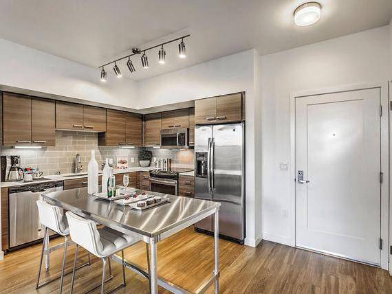 $3,899 / 3br - 1270ft2 - Three BBQ's, Fire Pits, Stainless kitchen appliances (Riverpark)63668253642625121