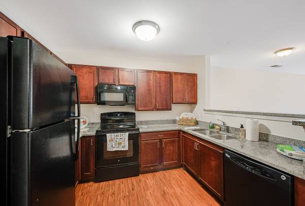 $1,299 / 2br - 138000ft2 - Kirkwood Place - Ask us How to get $500! (Burlington)64027276762755120