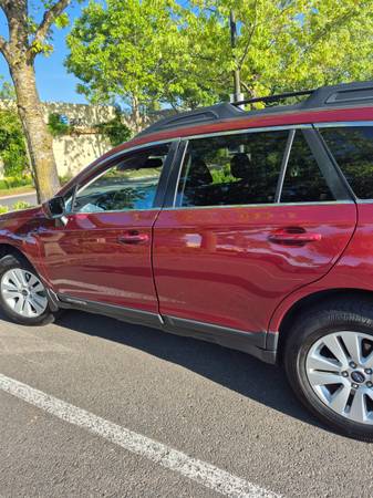 Subaru Outback 2017 Premium 2.5i Ubicado en el condado de Clark - $12,500 (condado de Clark)63618490520067120