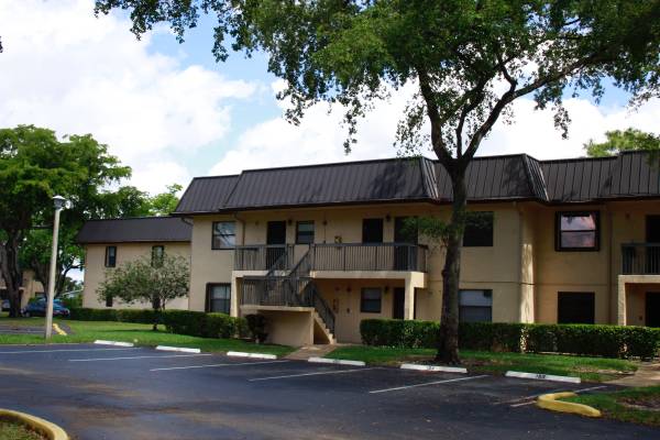 $1,975 / 2br - $1975 EXOTIC 2B/2B IN PINE LAKE (PEMBROKE PINES)64002014864769121