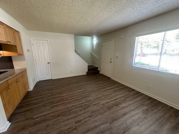 $1,350 / 2br - 924ft2 - Townhouse 2bd 1.5 ba 924sf $1350 (Phoenix)64024824233729121
