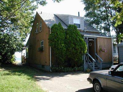 $2,000 / 2br - 1100ft2 - Charming Shore Front Cottage (Milford)64033633965571121
