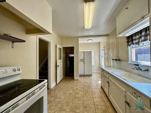 $1,850 / 1600ft2 - Great home downtown business with signage (Lebanon)63624787740161124