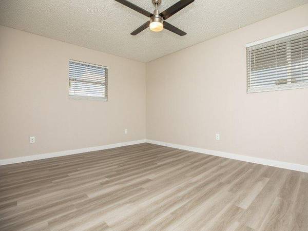 $909 / 1br - 585ft2 - Stunning 1 BR with Quartz Countertops & Modern Finish (Phoenix)63966950493059120