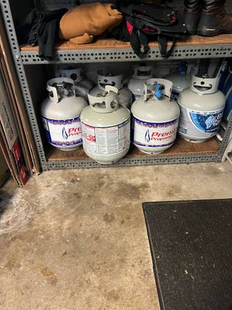 Full 20 lb Propane Tanks 1