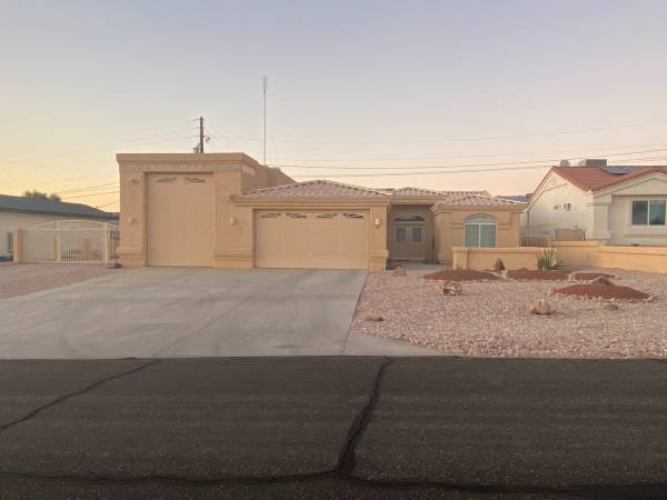 $2,500 / 4br - 1620ft2 - Alquiler Vacacional para Snowbird en Lake Havasu, AZ 2025-2026 (LAKE HAVASU CITY)64048421615235120
