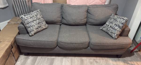 Couch pick up only 1