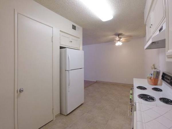 $1,595 / 2br - 888ft2 - Extra Storage, Swimming Pool, Professional & Responsive Management63873104786561124