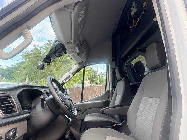 furgoneta refrigerada 2022 ford transit 350HD con ruedas dobles * refrigerador * - $38,500 (Cranston)63654718268673124