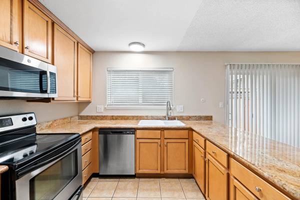 $2,470 / 2br - 1230ft2 - High-speed Internet Access, Beautiful Landscaping, 2bd 2.5ba (54 Quay Court, Sacramento, CA)63844737567873124