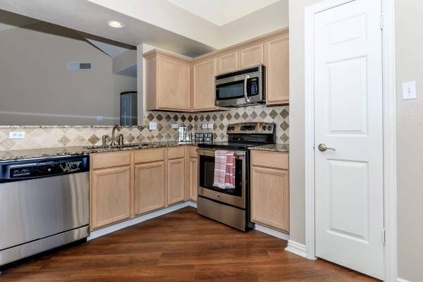 $1,922 / 2br - 1305ft2 - Meticulously Groomed Community + Plano ISD + 2 Car Garage (Dallas)63936221685122120