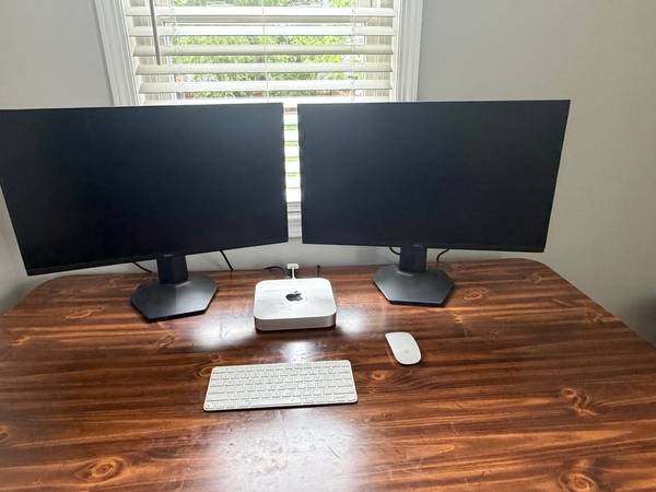 MAC Mini with two side by side 1080 Dell Monitors 1