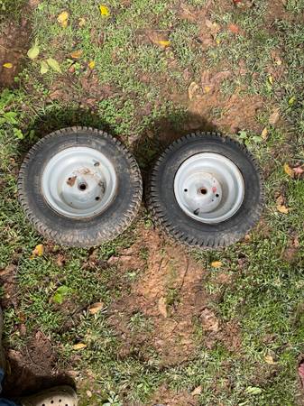 Rear tires and wheels off of craftsman rear engine riding mower 1