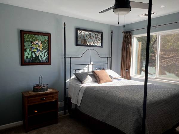 $895 Furn. bdrm, private bath, custom-built house, peaceful setting (downtown Auburn)63952102659331120