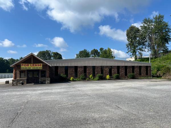 $7 / 25250ft2 - Large Commercial Building (Hendersonville)64029210857731121
