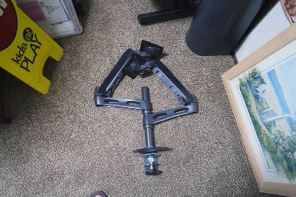 Ergotron LX Series, brazo de montaje dual para escritorio 28-512-195 - $200 (Tacoma / Parkland)63471454907907122