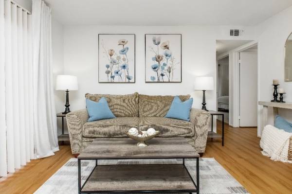 $2,469 / 2br - 860ft2 - 2/hab 2/ba, Piscinas relucientes, Aire acondicionado y calefacción central (Santa Clarita)63840112282625124
