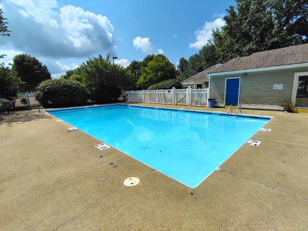$1041.00 / 2br - 840ft2 - Charming 2 Bed, 1.5 Bath Unit in Lynchburg - $1041/mo63851970418433121